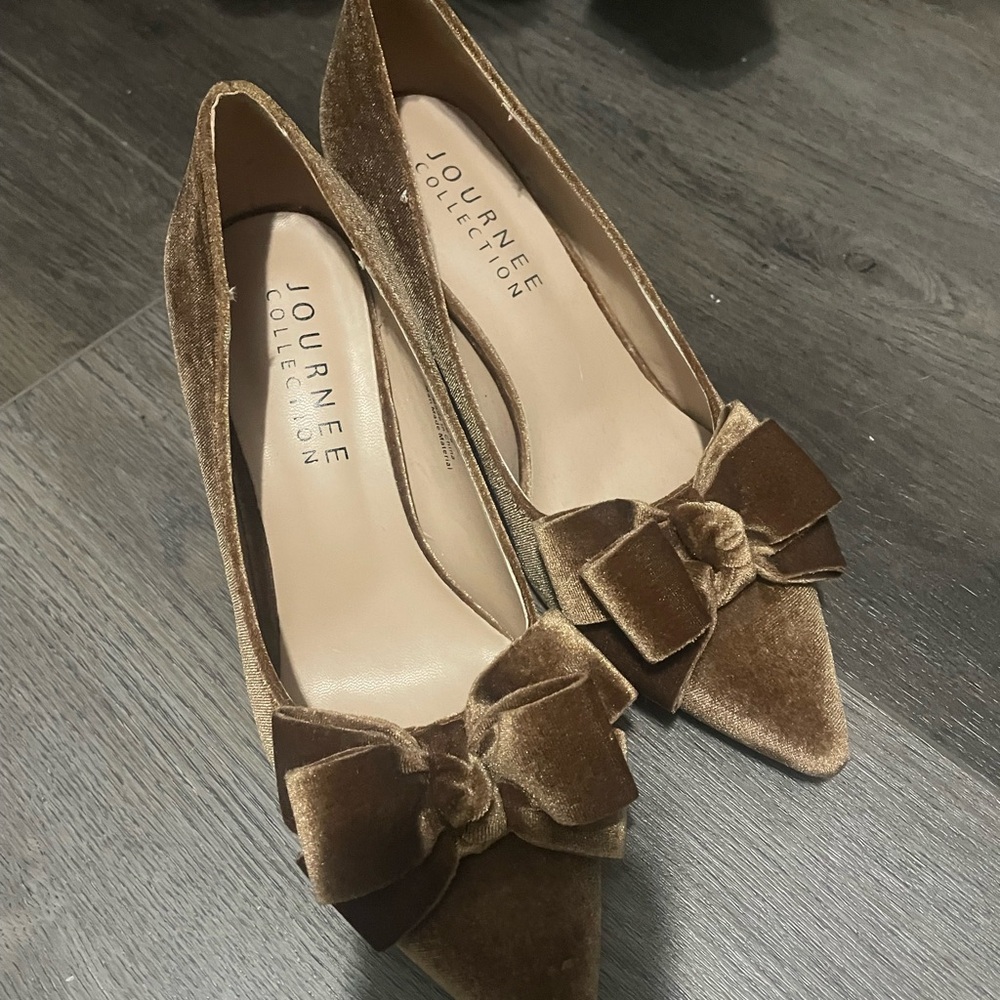 Journee Collection Brown Velvet Bow Heels